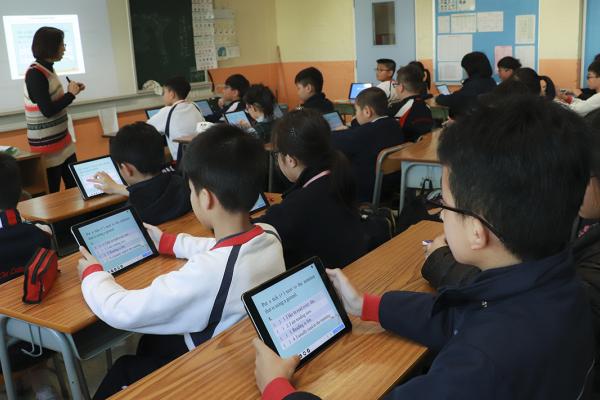 運用Nearpod軟件進行互動課堂學習。